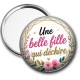 Miroir de poche - une belle fille qui déchire
