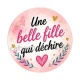 une belle fille qui déchire