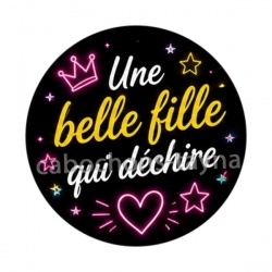 une belle fille qui déchire