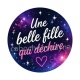 une belle fille qui déchire