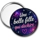 Miroir de poche - une belle fille qui déchire
