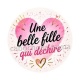 une belle fille qui déchire