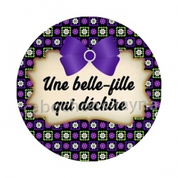 une belle fille qui déchire