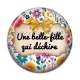 Cabochon Résine - une belle fille qui déchire