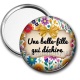 Miroir de poche - une belle fille qui déchire