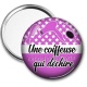 Miroir de poche - une coiffeuse qui déchire