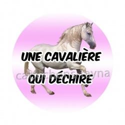une cavalière qui déchire