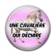 Cabochon Résine - une cavalière qui déchire