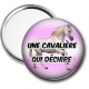 Miroir de poche - une cavalière qui déchire