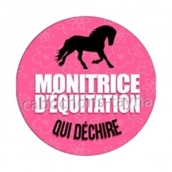 monitrice d'équitation qui déchire