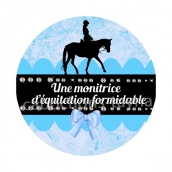 une monitrice d'équitation formidable