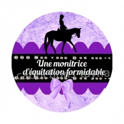 une monitrice d'équitation formidable
