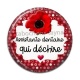 Cabochon Résine - assistante dentaire qui déchire