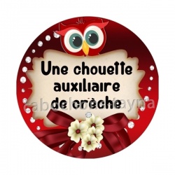 une chouette auxiliaire de crèche