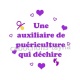 une auxiliaire de puériculture qui déchire