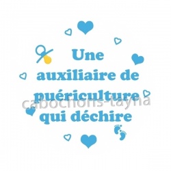 une auxiliaire de puériculture qui déchire