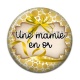 Cabochon Résine - une mamie en or