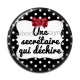 Cabochon Résine - une secrétaire qui déchire
