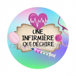 une infirmière qui déchire