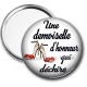 Miroir de poche - une demoiselle d'honneur qui déchire