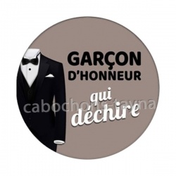 garçon d'honneur qui déchire