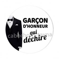 garçon d'honneur qui déchire