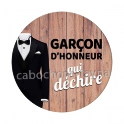 garçon d'honneur qui déchire