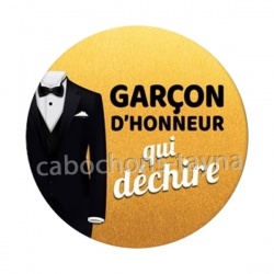 garçon d'honneur qui déchire