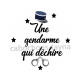 une gendarme qui déchire