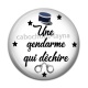 Cabochon Résine - une gendarme qui déchire