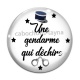 Cabochon Verre - une gendarme qui déchire