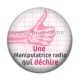 Cabochon Résine - une manipulatrice radio qui déchire
