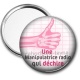 Miroir de poche - une manipulatrice radio qui déchire