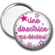 Miroir de poche - une directrice qui déchire