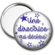 Miroir de poche - une directrice qui déchire