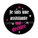 une assistante qui déchire