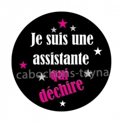 une assistante qui déchire