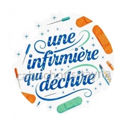 une infirmière qui déchire