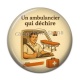 Cabochon Résine - un ambulancier qui déchire