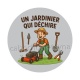 un jardinier qui déchire