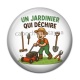 Cabochon Résine - un jardinier qui déchire