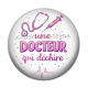 Cabochon Résine - une docteur qui déchire