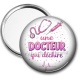 Miroir de poche - une docteur qui déchire