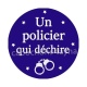un policier qui déchire