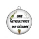 Pendentif Cabochon Argent - une viticultrice qui déchire