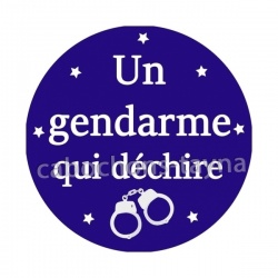 un gendarme qui déchire