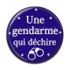 Cabochon Résine - une gendarme qui déchire