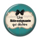 Cabochon Résine - une aide soignante qui déchire