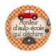 moniteur d'auto école qui déchire