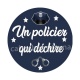 un policier qui déchire
